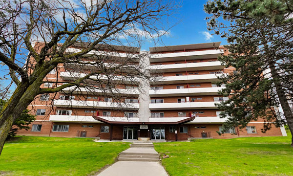 3125 Lawrence Ave Gallery Image